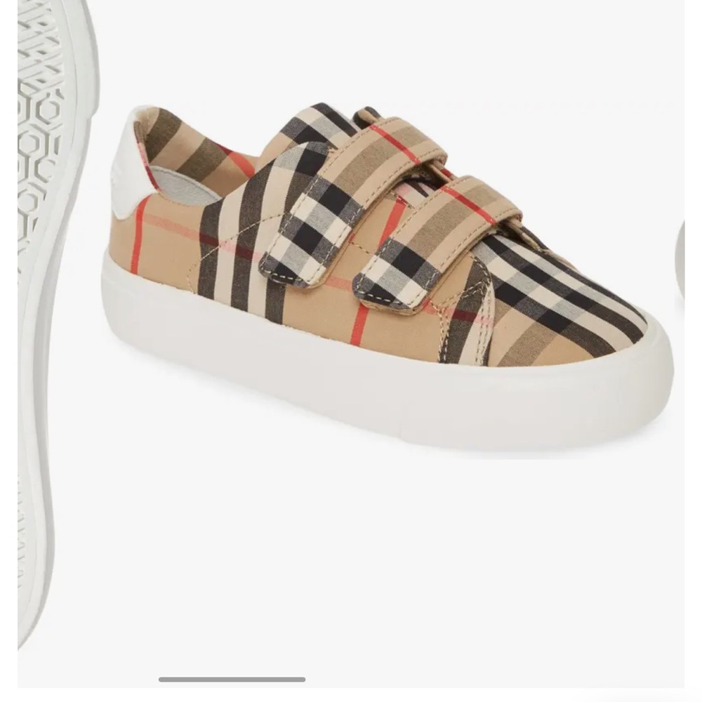 Burberry kids shoe size 34 euro 2.5 US